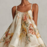 Blanche | Vestido Curto Trapézio em Organza Bege com Detalhes em Renda