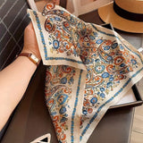 Cachecol Elegante com Estampa Floral