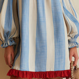 Ondine | Mini-robe azul e branca com ombros à mostra e bainha em contraste