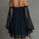 Nádia - Vestido mini com ombros à mostra e renda