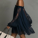 Nádia - Vestido mini com ombros à mostra e renda