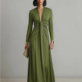 Valentina · Vestido longo com decote em V e detalhes em babados