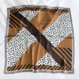 Cachecol Vintage com Estampa de Onça