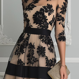 Vestido Midi A Linha Elegante em Renda Preta