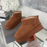Botas Della de Plataforma em Tom Castanho