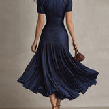 Adriana | Vestido midi em cetim com riscas retro