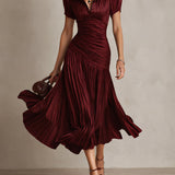 Adriana | Vestido midi em cetim com riscas retro