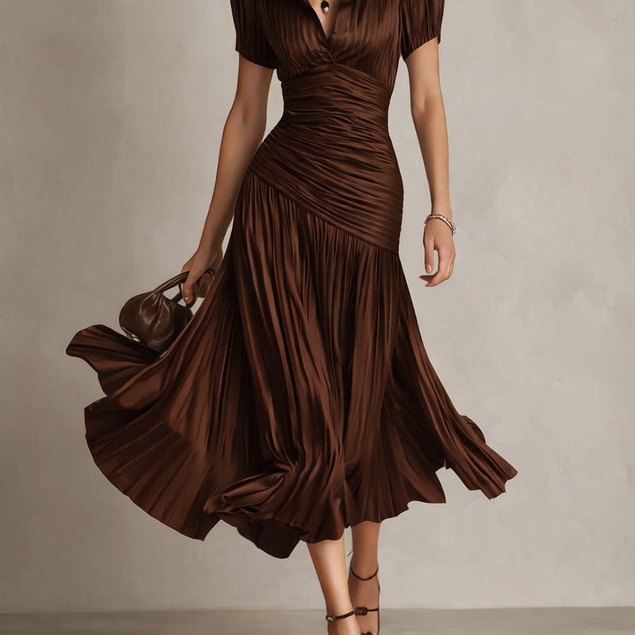 Adriana | Vestido midi em cetim com riscas retro