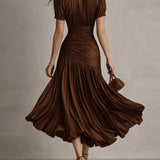Adriana | Vestido midi em cetim com riscas retro