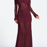 Vestido Maxi Ajustado de Manga Longa com Renda em Patchwork, Ombros Descobertos e Cor Sólida