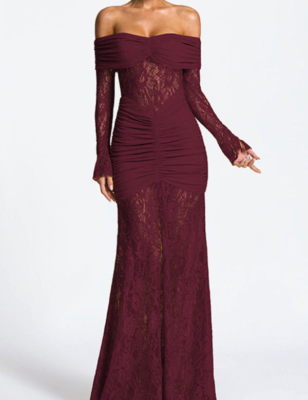 Vestido Maxi Ajustado de Manga Longa com Renda em Patchwork, Ombros Descobertos e Cor Sólida