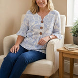 "Blusa Vintage com Estampa Floral" can be rewritten as "Blusa Vintage com Design Floral".