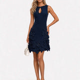 Vestido Mini Sem Mangas Elegante com Detalhe Recortado