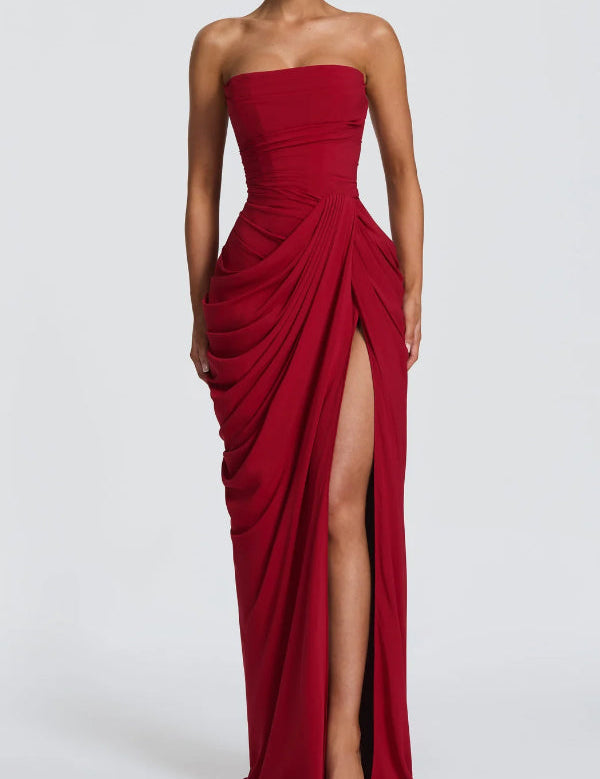 Leticia | Vestido Maxi Sem Mangas com Pregas Assimétricas e Detalhes em Cordão nas Costas Cyra