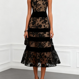 Vestido midi preto em linha, sem mangas, com padrão floral em rede
