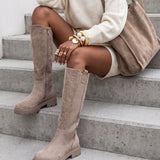 Botas Ivi de Camurça na Cor Taupe