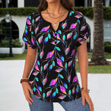 "Blusa com Estampa de Folhas Coloridas" can be rewritten as "Camisa com Estampa Vibrante de Folhas".