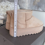Botas de plataforma forradas en color beige Nina
