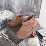 Botas de plataforma forradas en color camel Nina