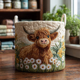 Almofada Decorativa com Vaca Highland em Meio a Flores