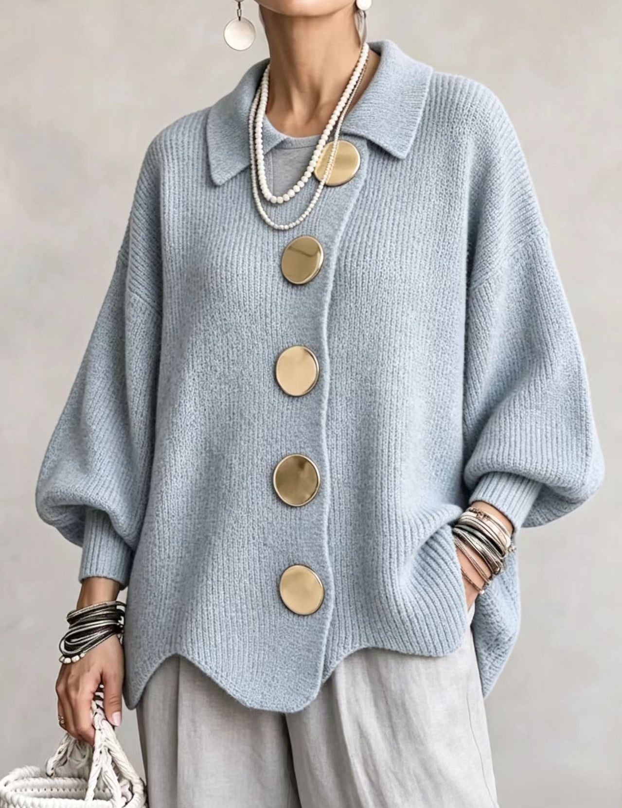 Victoire | Cardigan Oversized com Botões Dourados Elegantes