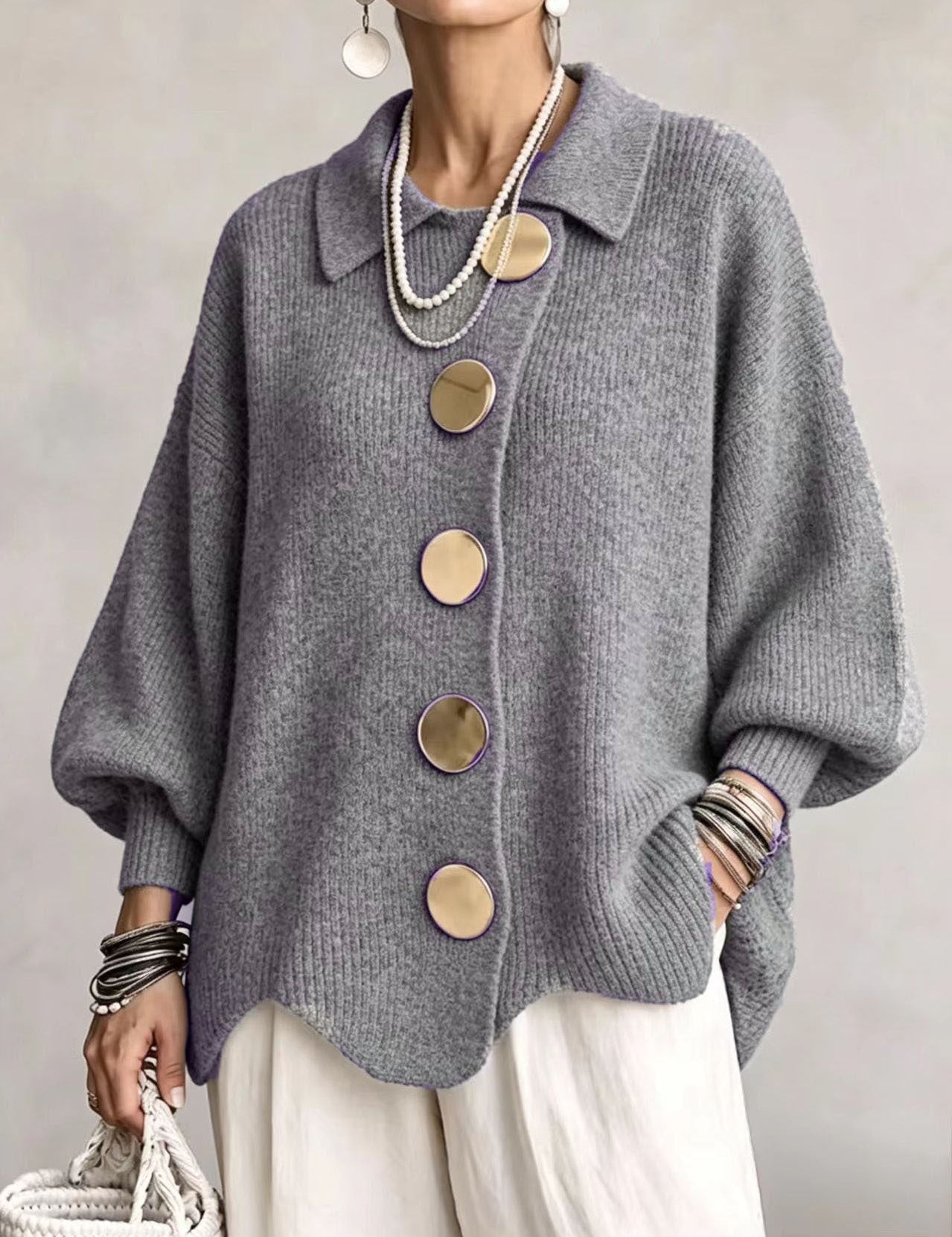 Victoire | Cardigan Oversized com Botões Dourados Elegantes