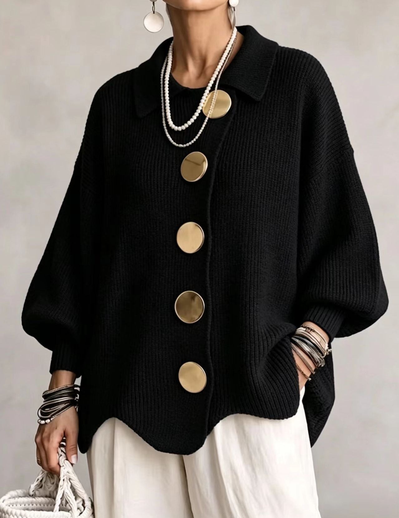 Victoire | Cardigan Oversized com Botões Dourados Elegantes