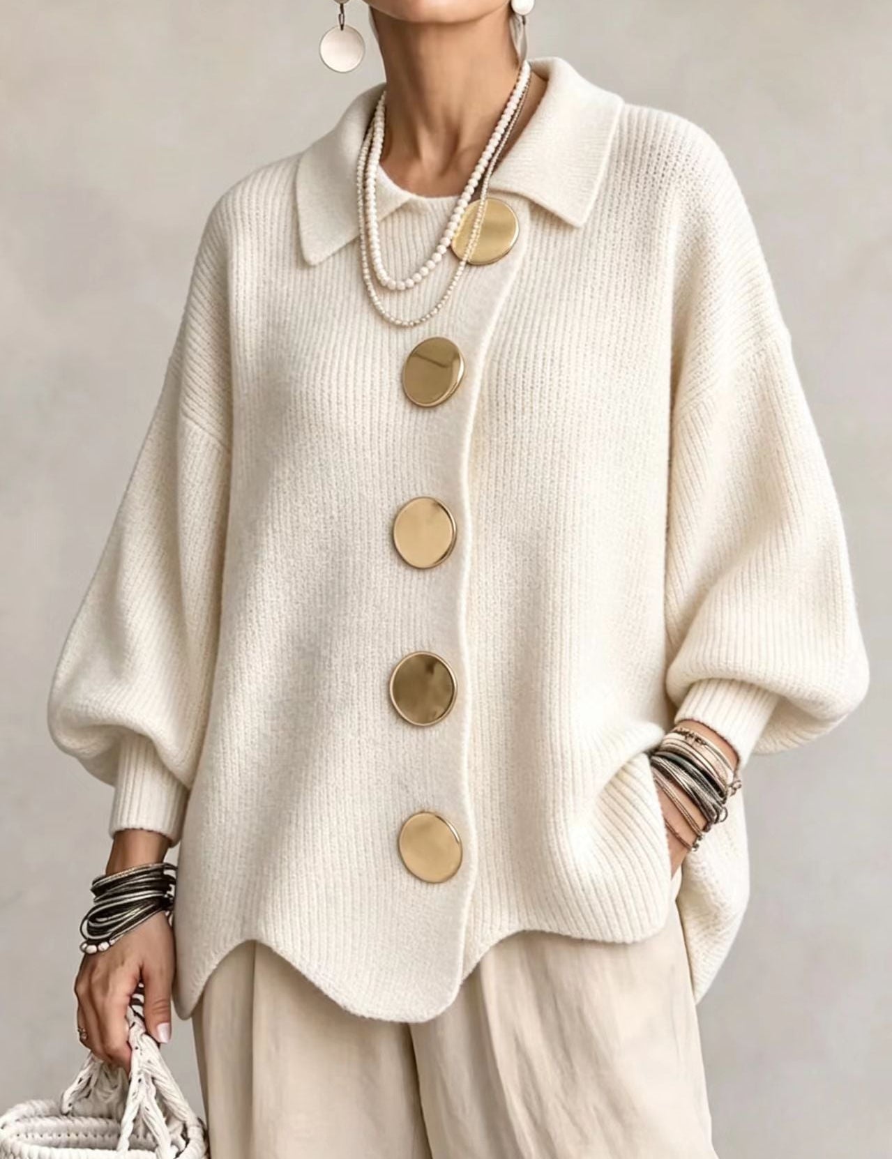 Victoire | Cardigan Oversized com Botões Dourados Elegantes