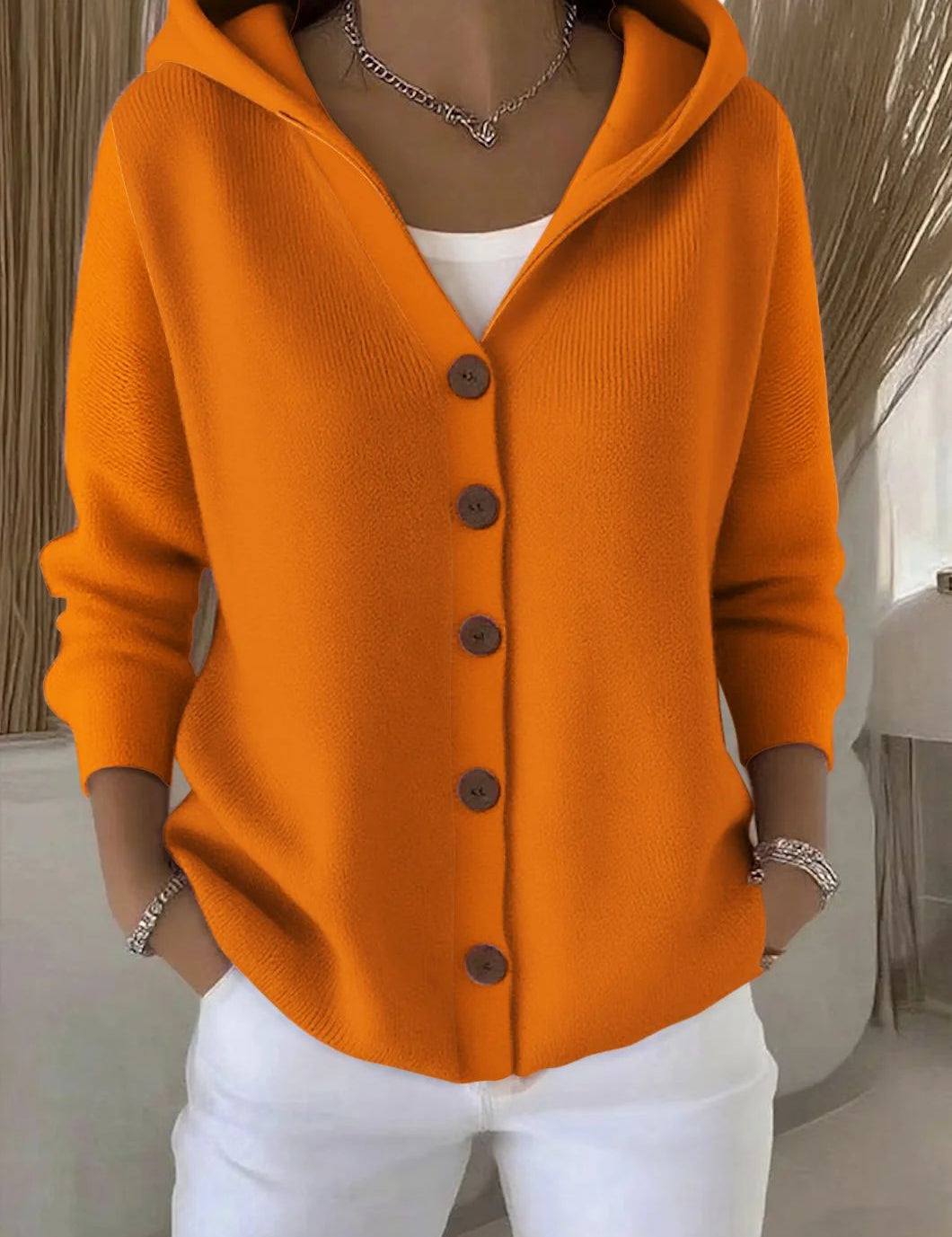 "Zoé | Cardigan de Malha com Capuz" can be rewritten as "Zoé | Cardigan de Malha com Capuz Elegante".