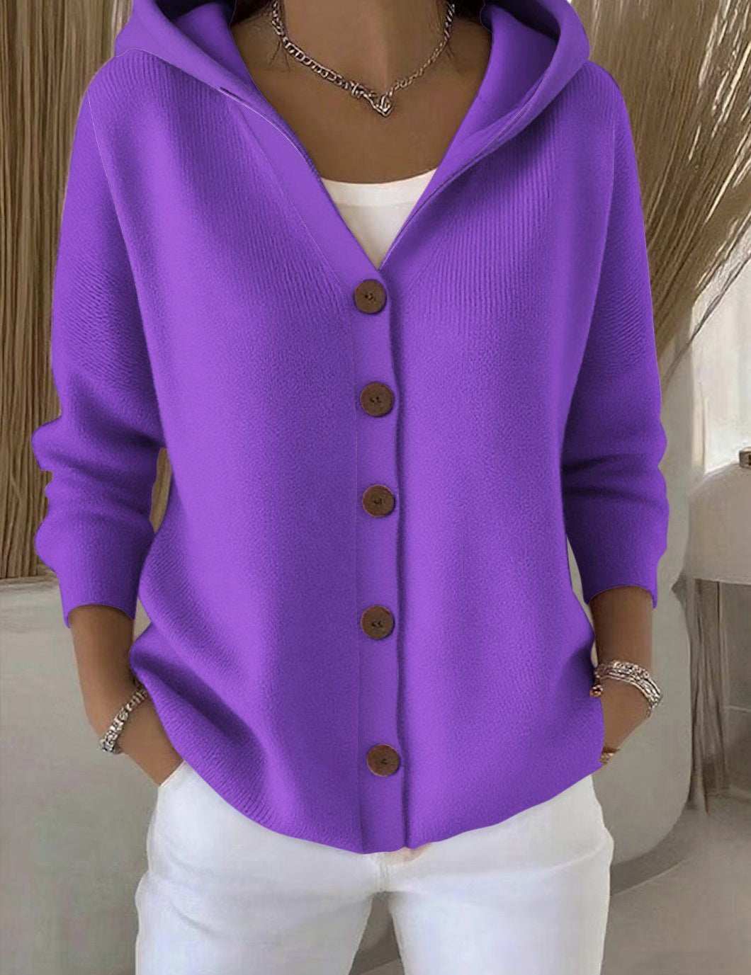 "Zoé | Cardigan de Malha com Capuz" can be rewritten as "Zoé | Cardigan de Malha com Capuz Elegante".