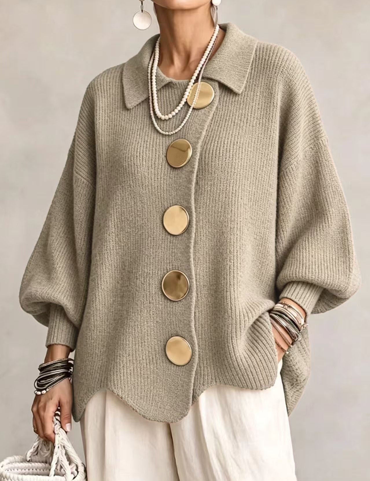 Victoire | Cardigan Oversized com Botões Dourados Elegantes