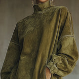 Gabrielle | Vestido de Suédine com Gola Alta e Detalhes em Franja