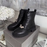 Botines Hermi negros y plateados