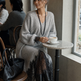 Vestido midi cinza de malha com barra de rendas