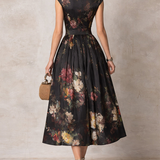 Vestido midi em cetim preto com pregas, estampa floral e decote em gota