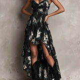 Vestido longo preto com estampa floral boémia, sem alças, com bainha irregular