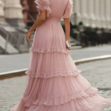 Rosalía | Vestido Maxi Rosa Suave com Decote em V, Volantes em Camadas e Mangas Estilo Borboleta