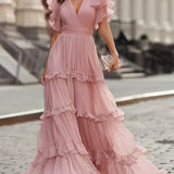 Rosalía | Vestido Maxi Rosa Suave com Decote em V, Volantes em Camadas e Mangas Estilo Borboleta