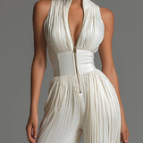 Macacão branco em chiffon com decote em V, sem mangas, com fecho, plissado, de perna larga
