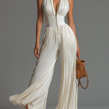 Macacão branco em chiffon com decote em V, sem mangas, com fecho, plissado, de perna larga