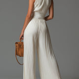 Macacão branco em chiffon com decote em V, sem mangas, com fecho, plissado, de perna larga