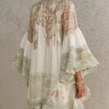 Vestido curto em chiffon com estampado verde, com bainha de volantes e mangas de volantes