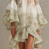 Vestido curto em chiffon com estampado verde, com bainha de volantes e mangas de volantes