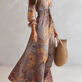 Vestido longo em chiffon com estampa paisley, decote em V, franzido