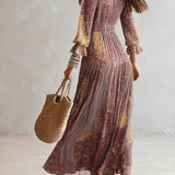 Vestido longo em chiffon com estampa paisley, decote em V, franzido