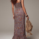 Vestido longo plissado cinza-púrpura com estampado floral e fenda