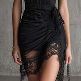 Vestido mini preto em chiffon plissado com borda em renda e cintura plissada