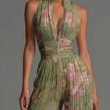 Macacão em chiffon verde com estampa floral, decote em V, sem mangas, com fecho, plissado, estilo palazzo