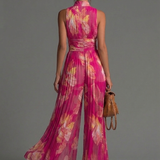 Macacão fúcsia com flores em chiffon, sem mangas, com fecho e pernas largas