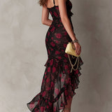 Vestido floral preto e vermelho chique, pregueado, com barra em camadas.
